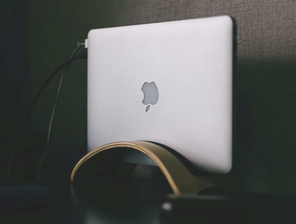 Έχεις MacBook; Σταμάτα Να Το Φορτίζεις Από Θύρες Αριστερά!