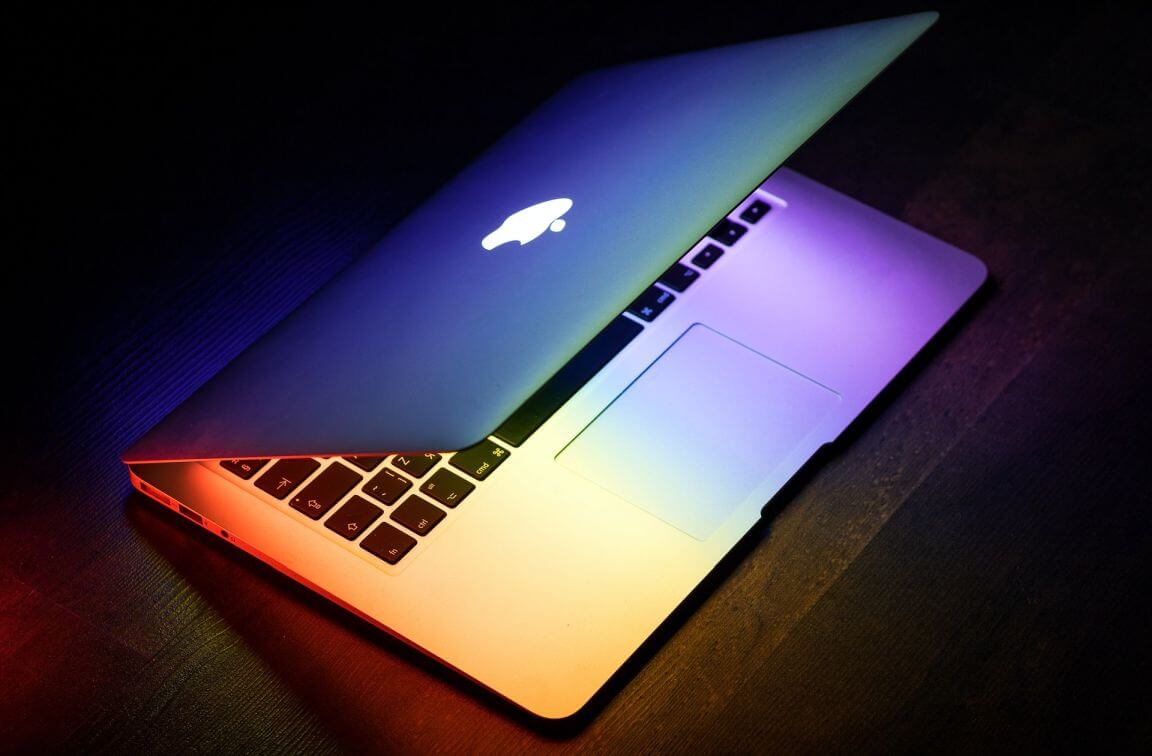 Η Apple Συστήνει να Μην Κλείνεις το MacBook με Κάλυμμα στην Κάμερα!